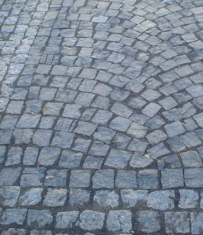 Leistung Basalt Pflaster