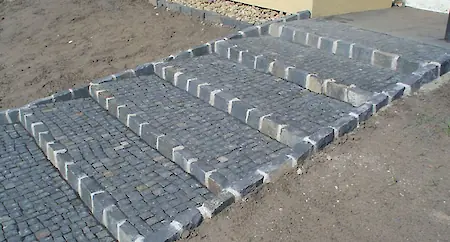 Bild in der Bildergallerie zu Basalt Pflaster