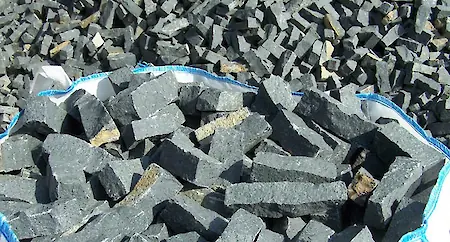 Bild in der Bildergallerie zu Basalt Pflaster