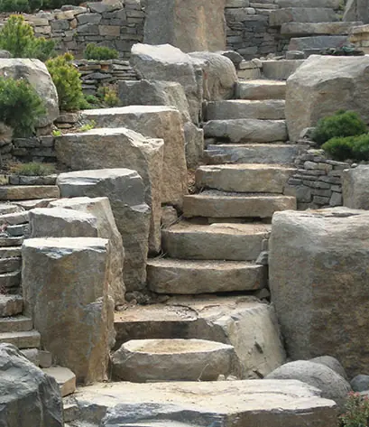 Leistung Basalt Stelen