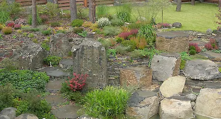 Bild in der Bildergallerie zu Basalt Stelen