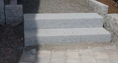Bild in der Bildergallerie zu Granit Blockstufen