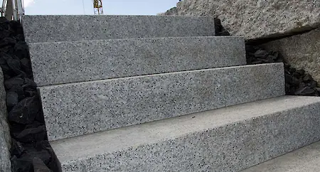 Bild in der Bildergallerie zu Granit Blockstufen